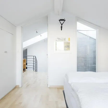 Ari Village Loft At Ascot Apartment