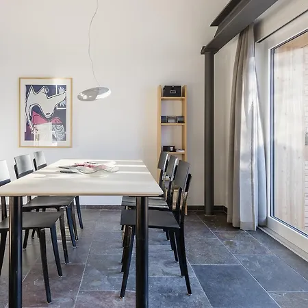 Ari Village Loft At Ascot Apartment